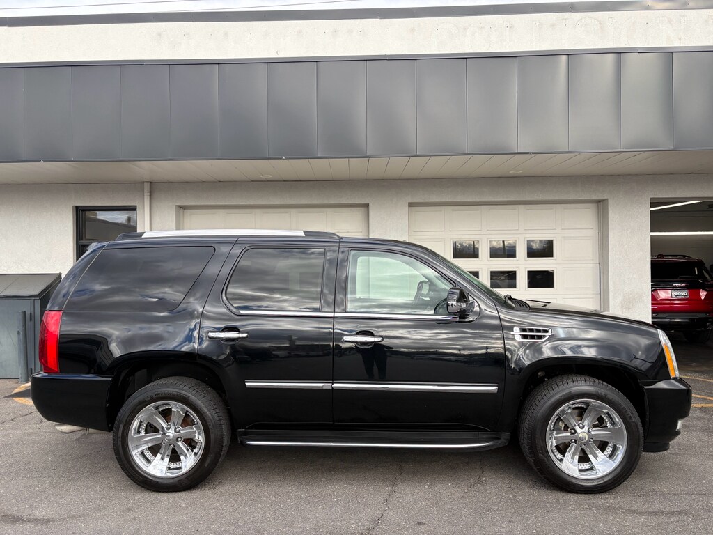 2012 Cadillac Escalade Luxury photo 3