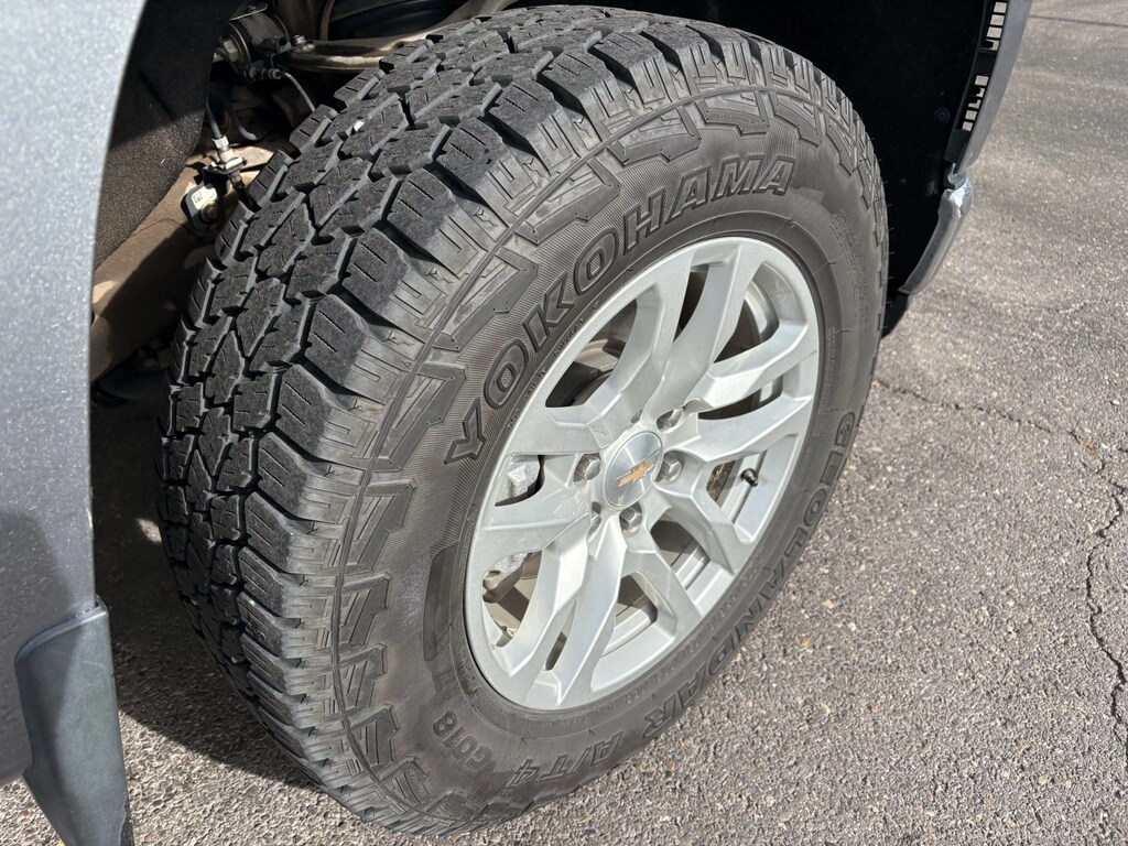 2022 Chevrolet Silverado 1500 LT photo 2