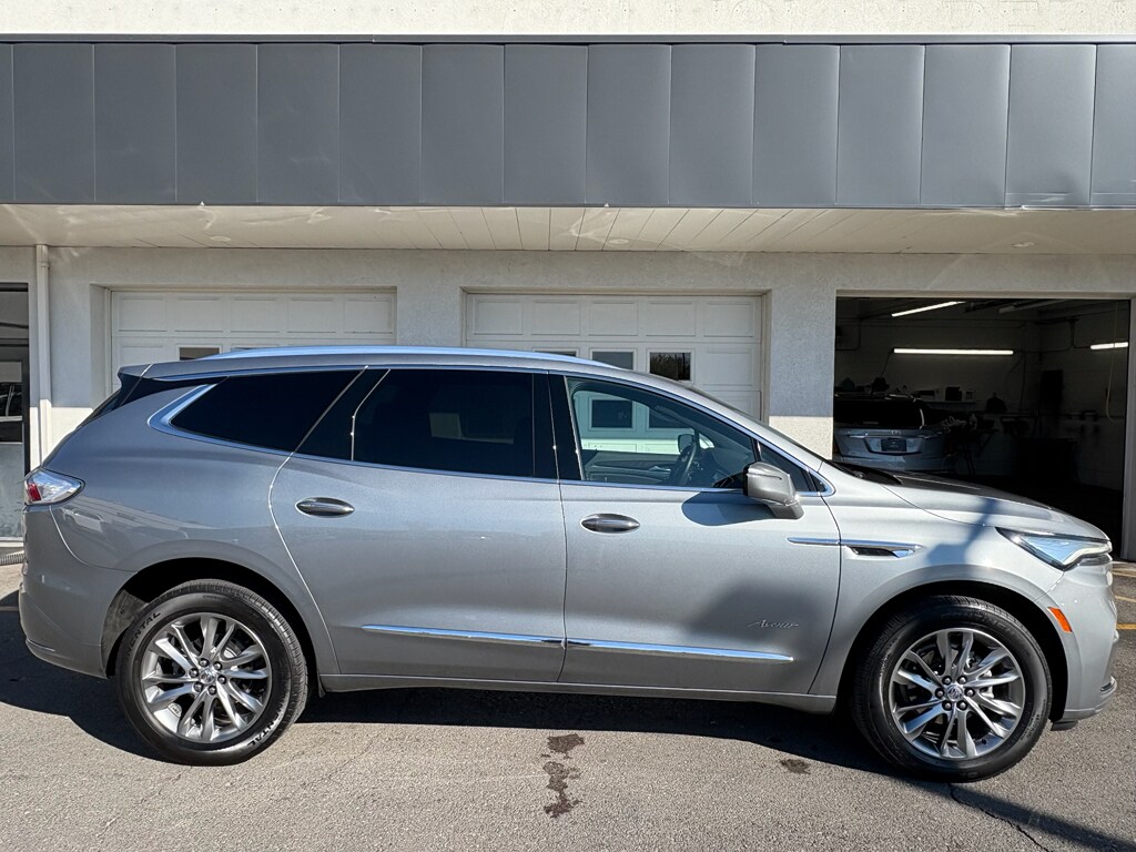 2023 Buick Enclave Avenir photo 3