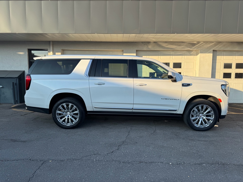 2023 GMC Yukon XL Denali's photo