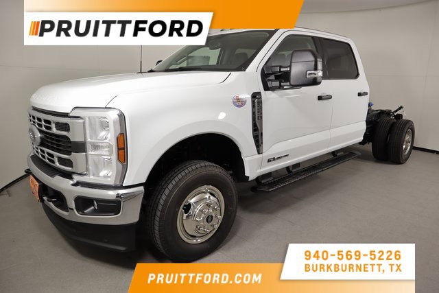 2025 Ford F-350 Chassis Truck Crew Cab 