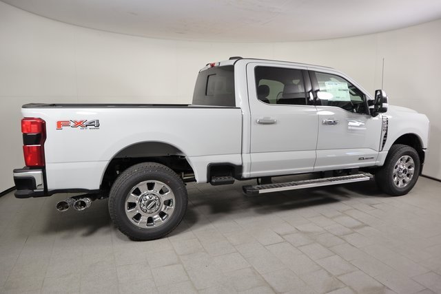 2025 Ford F-250 Lariat photo 3