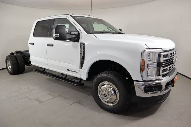 2025 Ford F-350 XLT photo 3