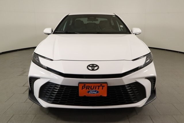 2025 Toyota Camry SE photo 2