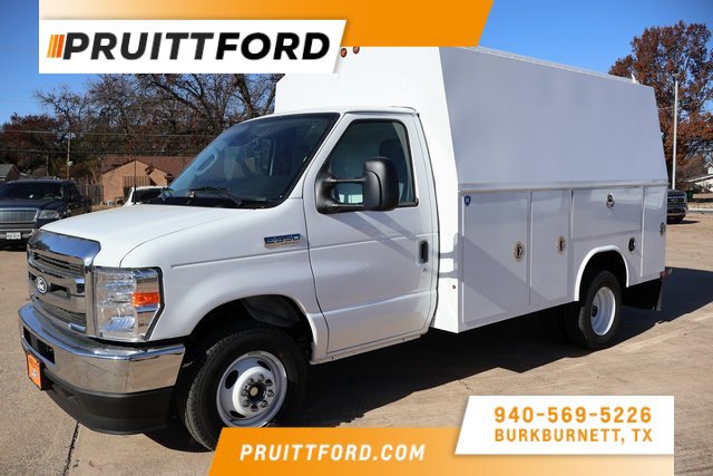 2026 Ford E-Series Cutaway Base's photo