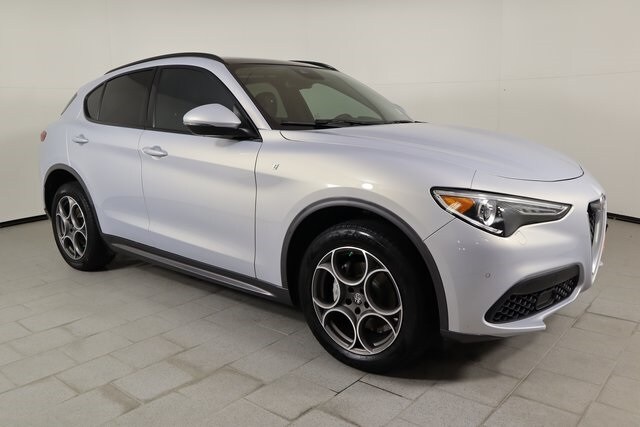 2022 Alfa Romeo Stelvio Ti photo 3