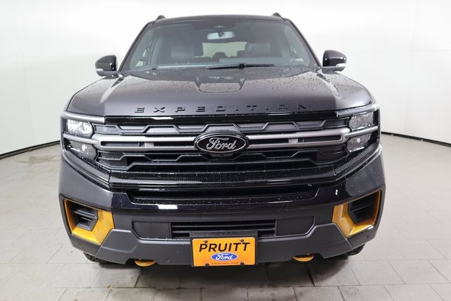 2025 Ford Expedition photo 2
