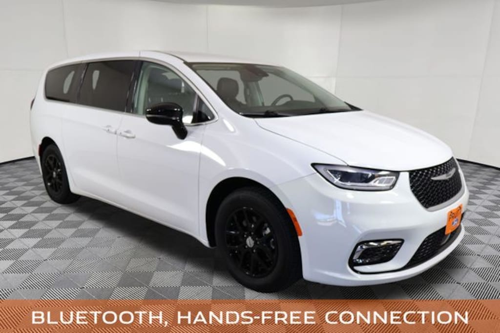Used 2024 Chrysler Pacifica Touring L Minivan/Van