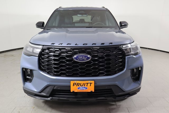 2026 Ford Explorer ST-Line photo 2