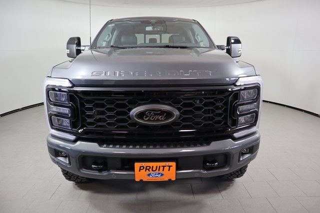2026 Ford F-250 Lariat photo 2