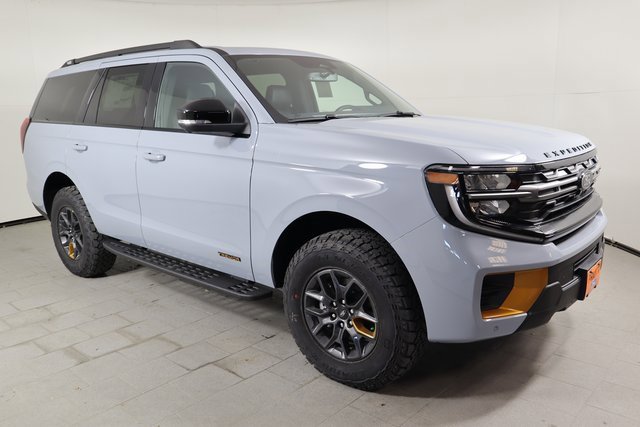 2025 Ford Expedition photo 2