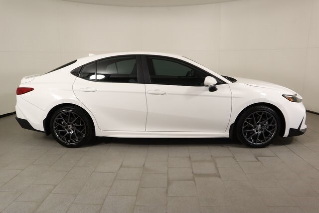 2025 Toyota Camry SE photo 4