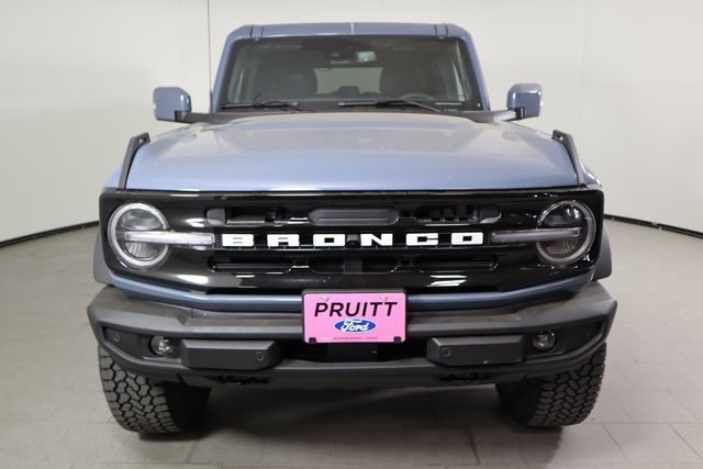 2025 Ford Bronco Outer Banks photo 2
