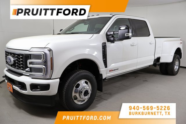 2026 Ford F-350 Super Duty Platinum's photo