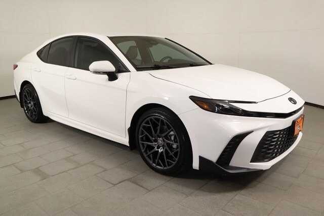 2025 Toyota Camry SE photo 3