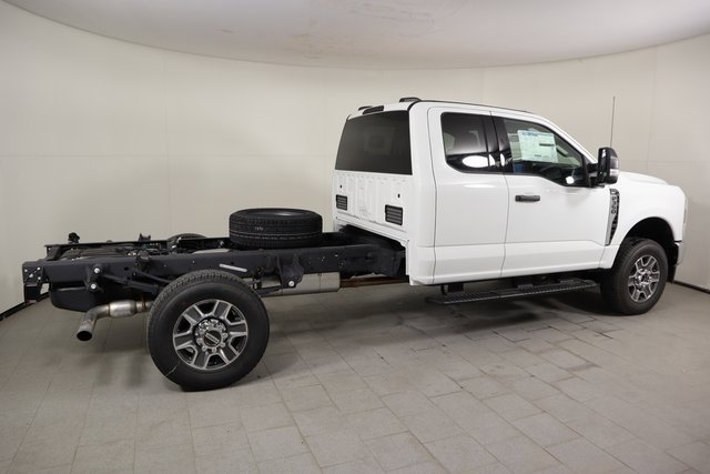 2025 Ford F-350 XLT photo 4