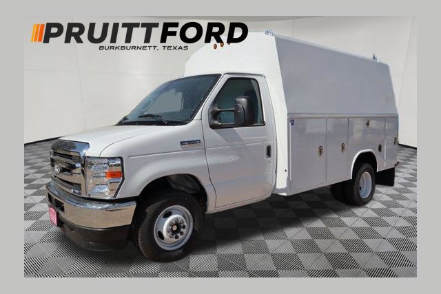 2026 Ford E-Series Cutaway Base