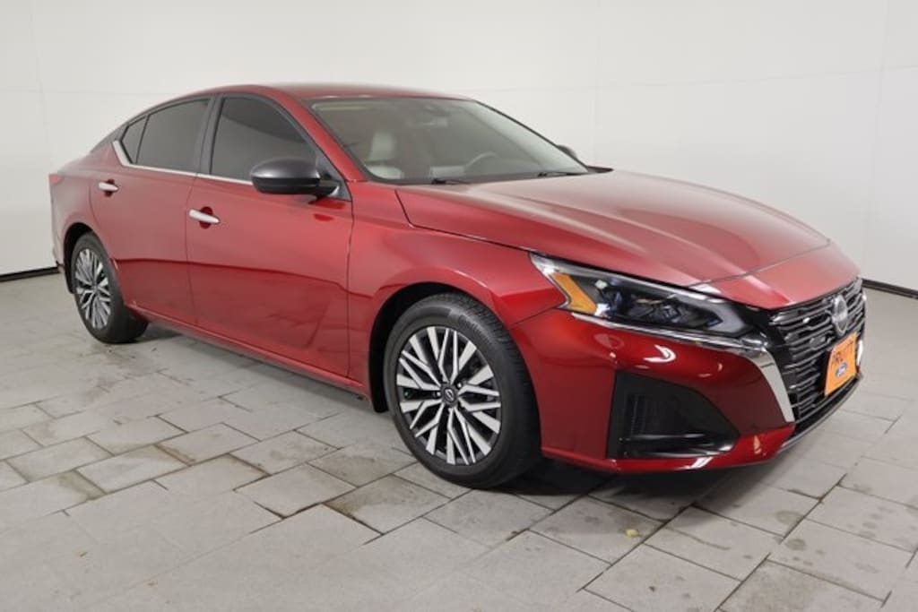 Used 2024 Nissan Altima 2.5 SV Sedan