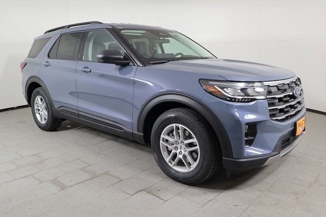 2026 Ford Explorer photo 2