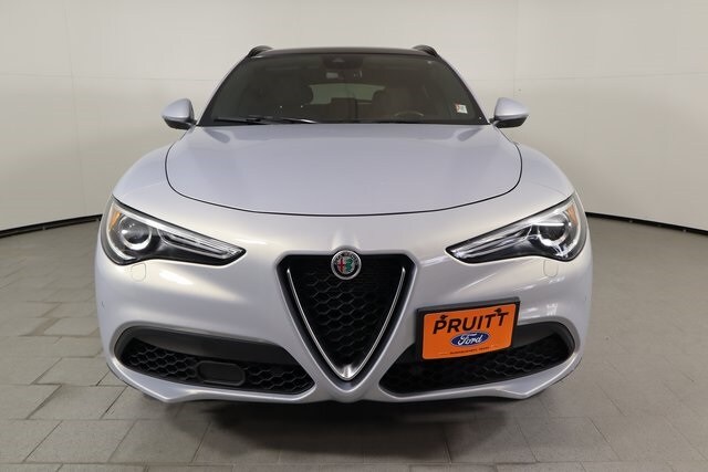 2022 Alfa Romeo Stelvio Ti photo 2