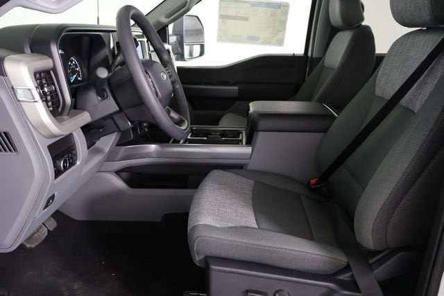 2026 Ford F-350 Super Duty XLT - Photo 15