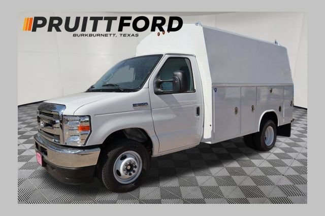 Oxford White 2026 Ford E-Series Chassis Pickup Truck Rear-Wheel Drive Automatic