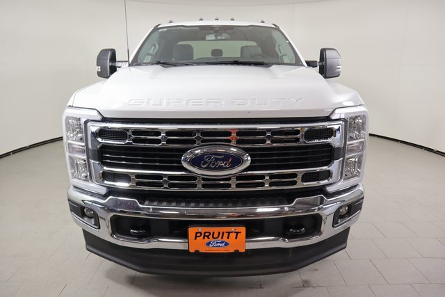 2025 Ford F-350 XLT photo 2