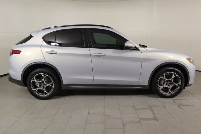 2022 Alfa Romeo Stelvio Ti photo 4