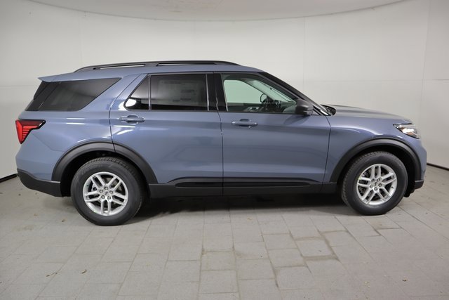 2026 Ford Explorer photo 3