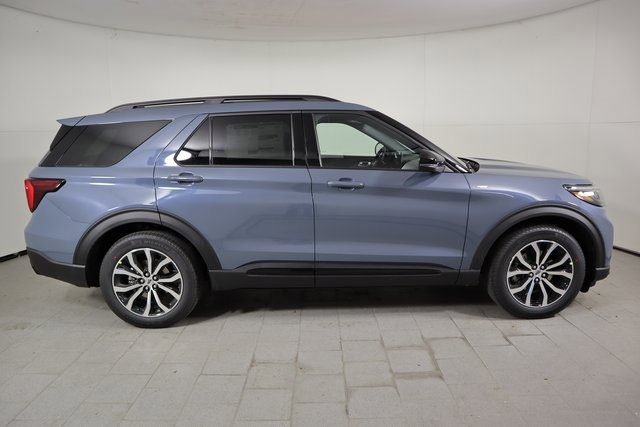 2026 Ford Explorer ST-Line photo 4