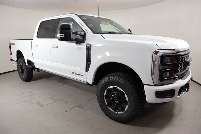 2025 Ford F-250 Lariat photo 3