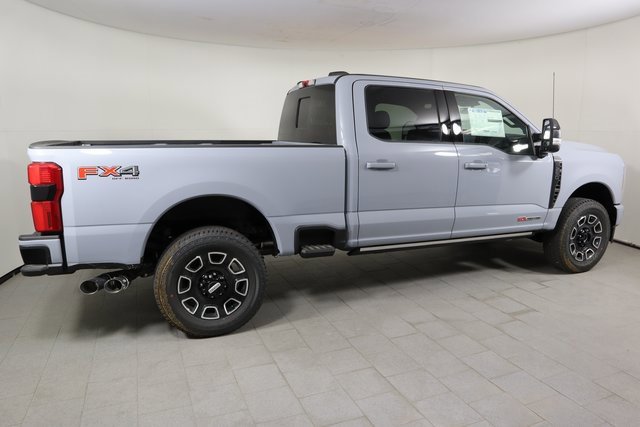 2025 Ford F-250 Platinum photo 4