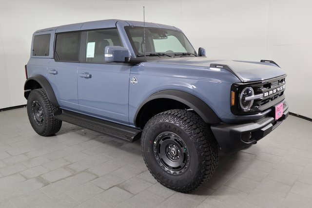 2025 Ford Bronco Outer Banks photo 3