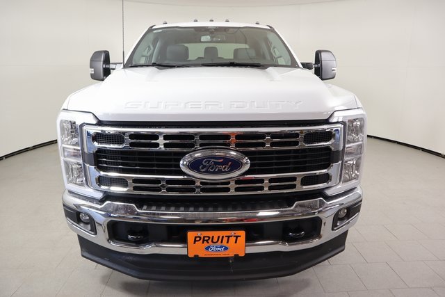 2025 Ford F-350 XLT photo 2