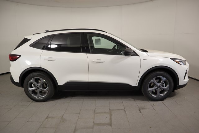2026 Ford Escape ST-Line photo 3