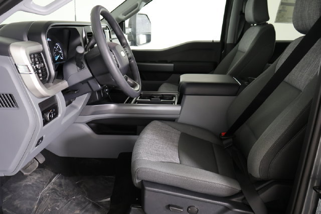 2026 Ford F-350 Super Duty XLT - Photo 14