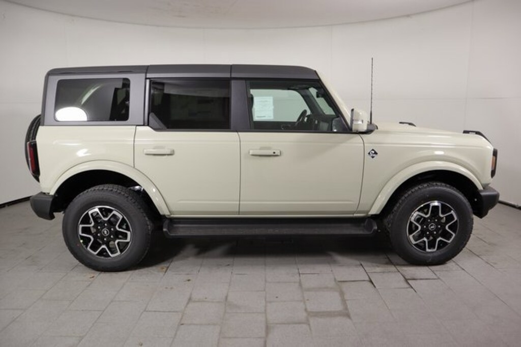 New 2025 Ford Bronco Outer Banks SUV