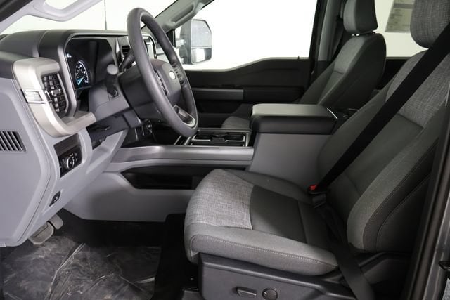 2026 Ford F-350 Super Duty XLT - Photo 15