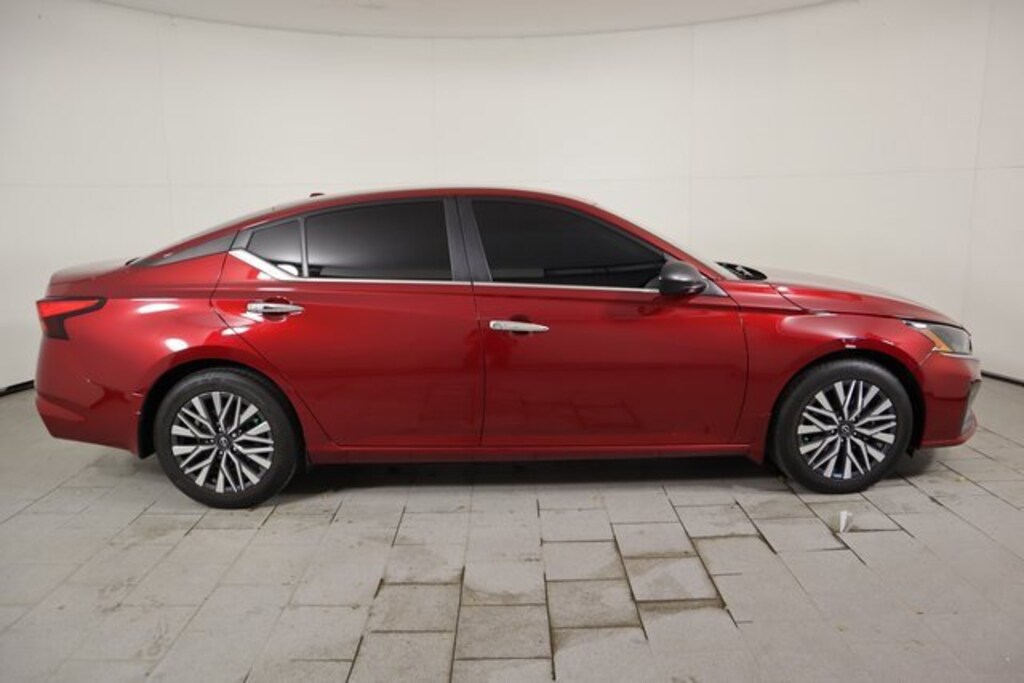 Used 2024 Nissan Altima 2.5 SV Sedan