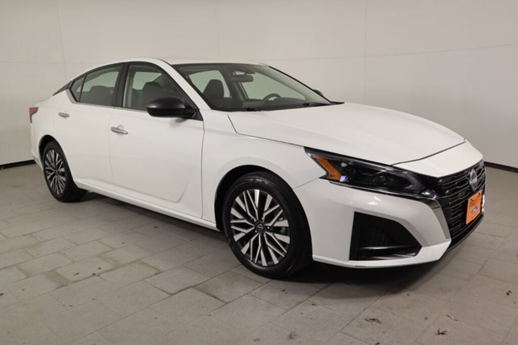 Used 2024 Nissan Altima 2.5 SV Sedan