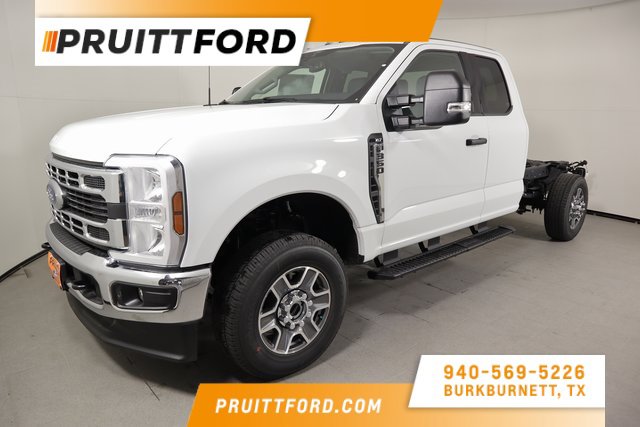 2025 Ford F-350 Super Duty Chassis Cab XLT's photo