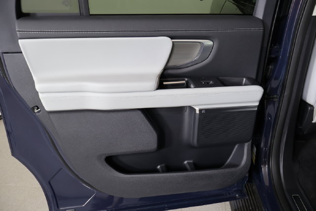2027 Ford Expedition Platinum - Photo 11