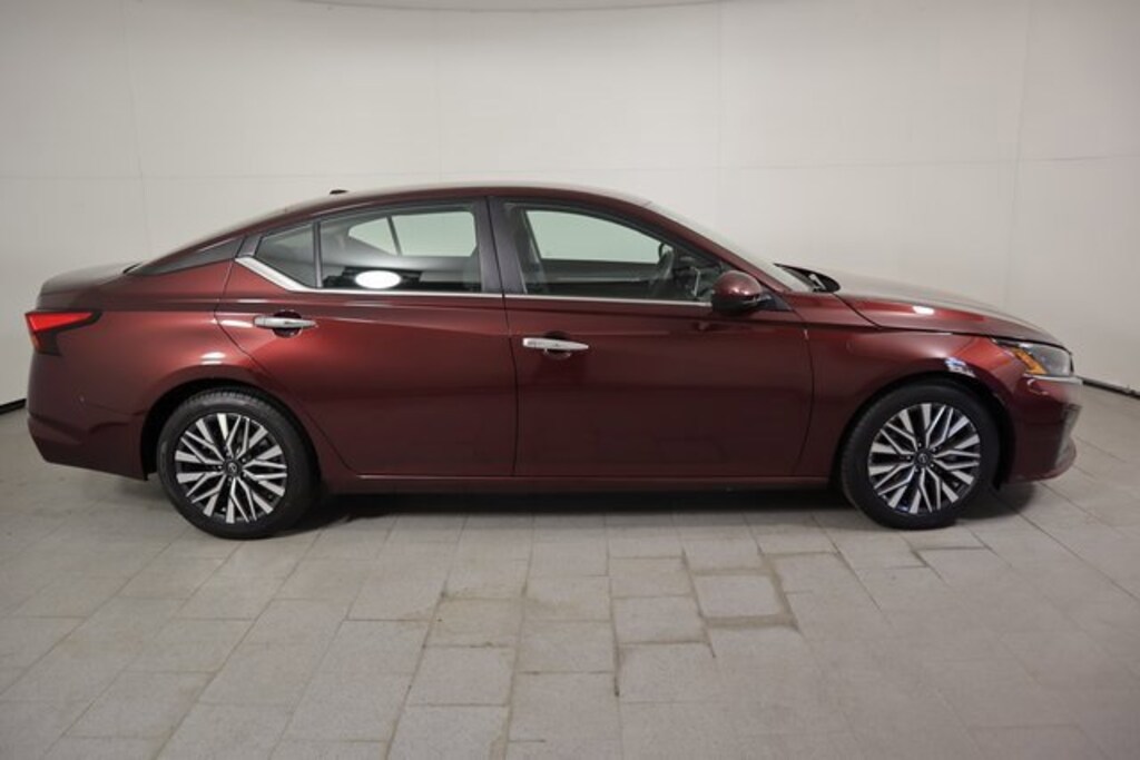 Used 2023 Nissan Altima 2.5 SV Sedan