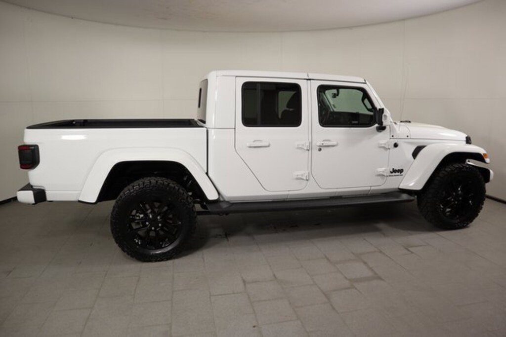 Used 2023 Jeep Gladiator Overland Truck Crew Cab