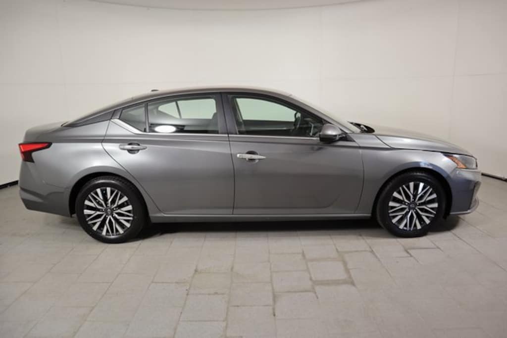 Used 2023 Nissan Altima 2.5 SV Sedan