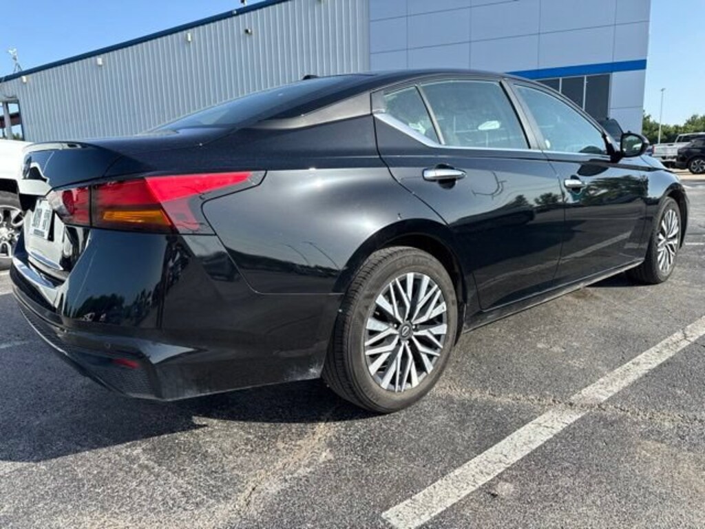 Used 2025 Nissan Altima SV Sedan