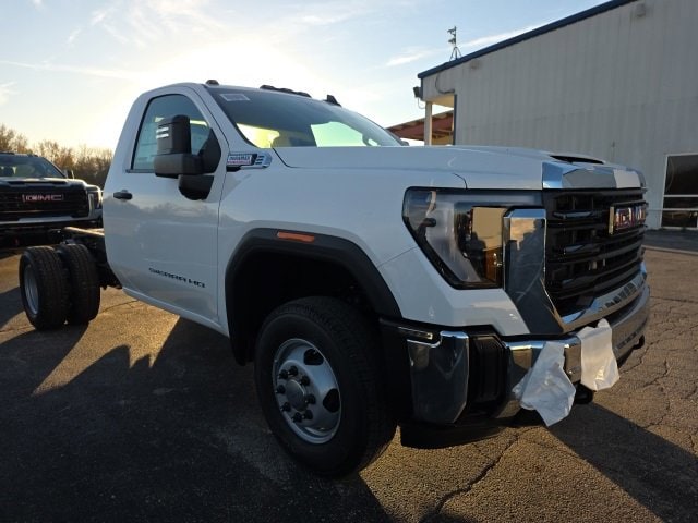 2026 GMC Sierra 3500 Chassis Cab Pro's photo