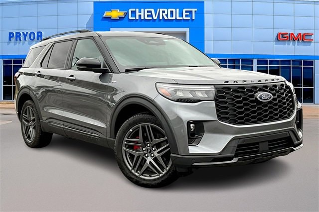 2025 Ford Explorer ST-LINE's photo