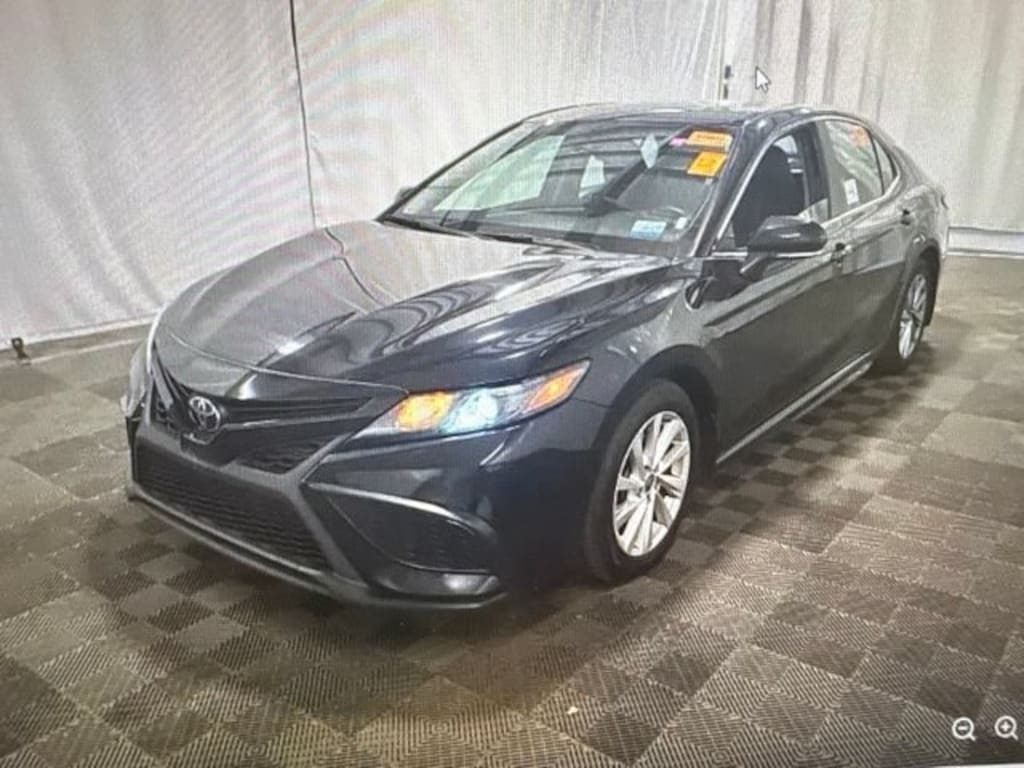 Used 2024 Toyota Camry SE Sedan