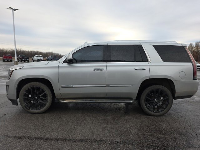 2016 Cadillac Escalade Luxury photo 4
